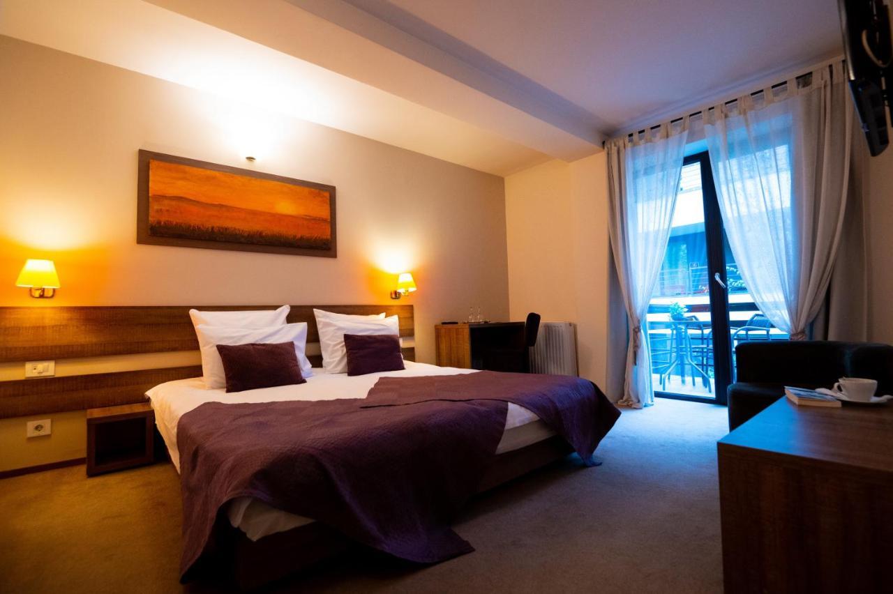Greenhill Brasov Bagian luar foto